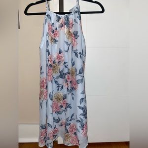 Flowy dress with flowers; blue, pink and beige